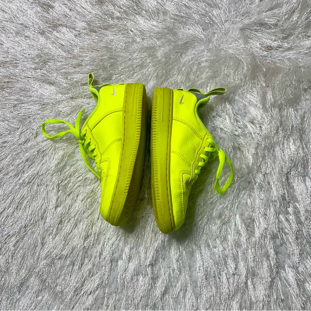 Nike Air Force 1 '07 LV8 Overbranding Utility GS Yellow Size 1.5 Youth Sneakers - Picture 5 of 10